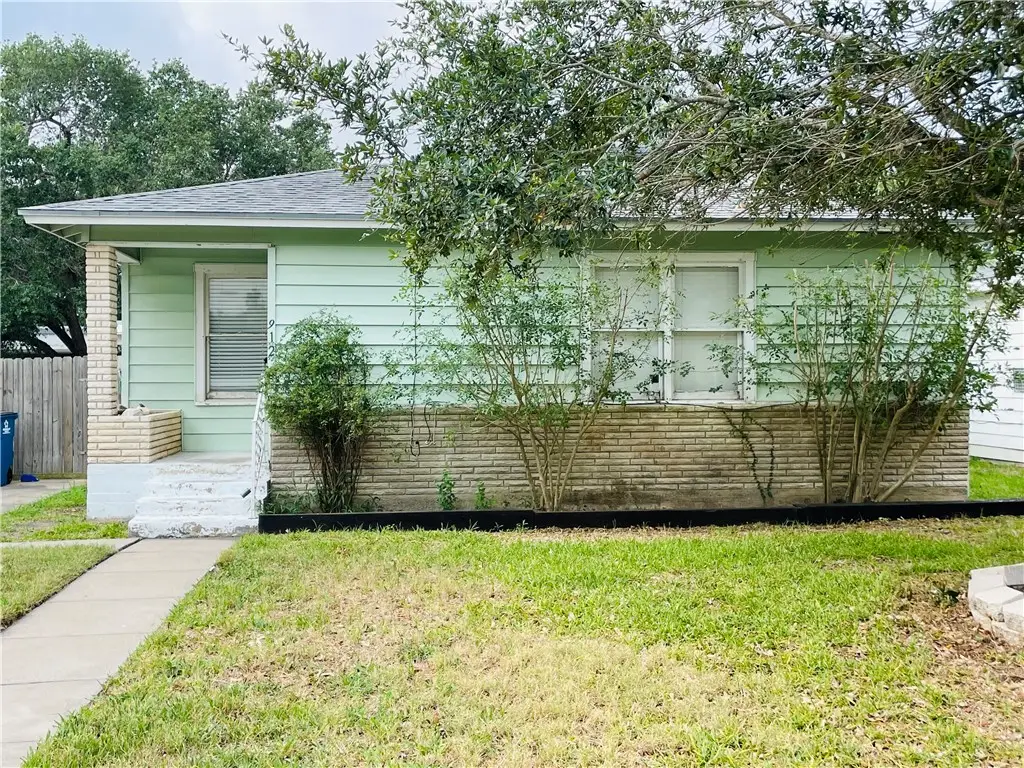 912 E Fulton Street, Sinton, TX 78387 - Image #1