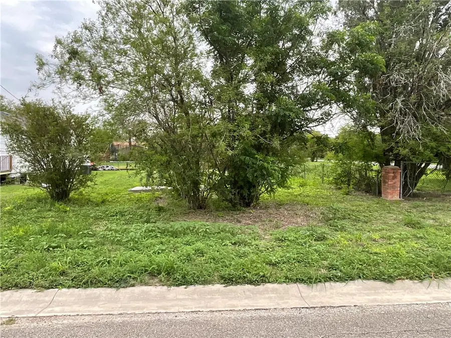 417 Avenue B, Sinton, TX 78387 - Image #3