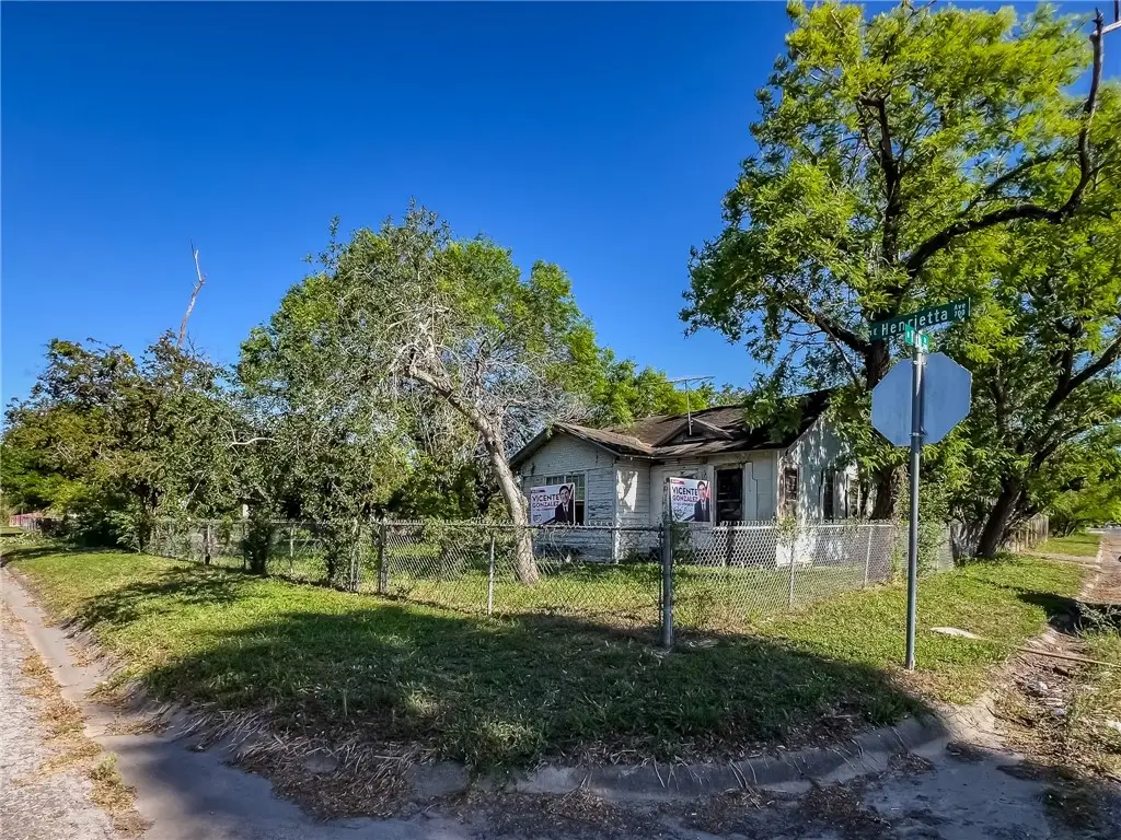701 E Henrietta Avenue, Kingsville, TX 78363 - Image #1