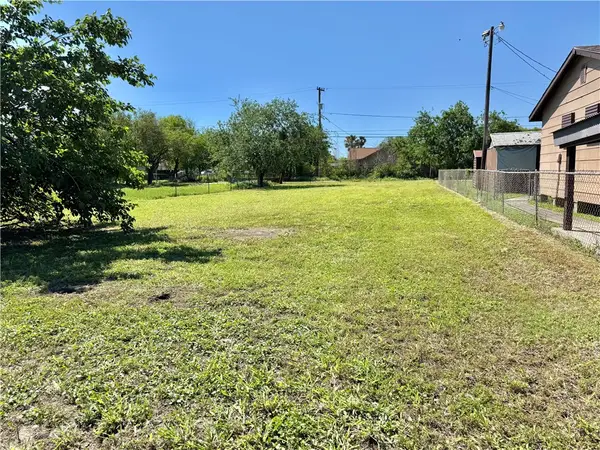 1221 E King Avenue, Kingsville, TX 78363