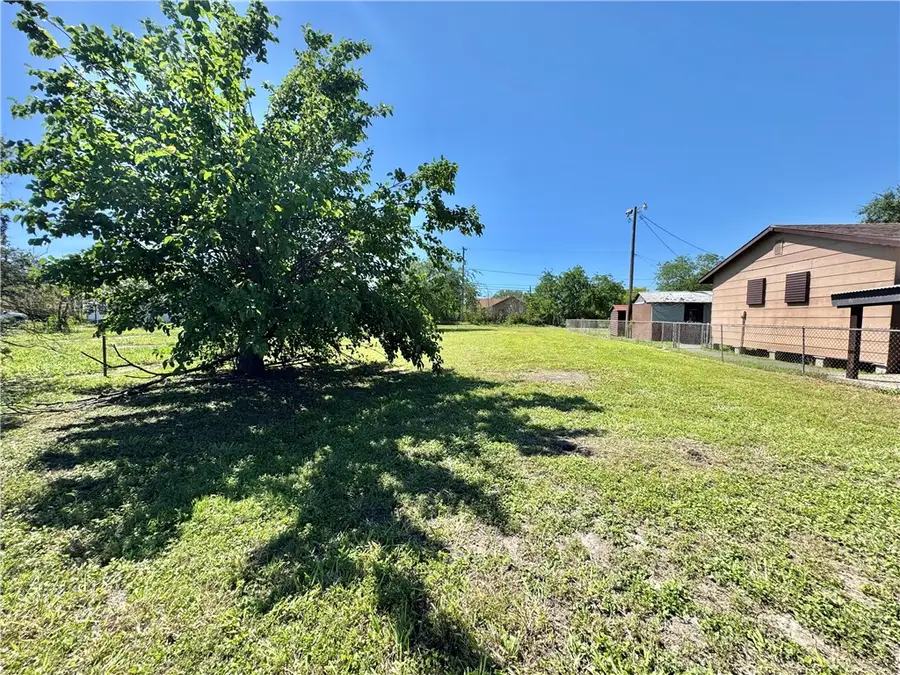 1221 E King Avenue, Kingsville, TX 78363 - Image #2