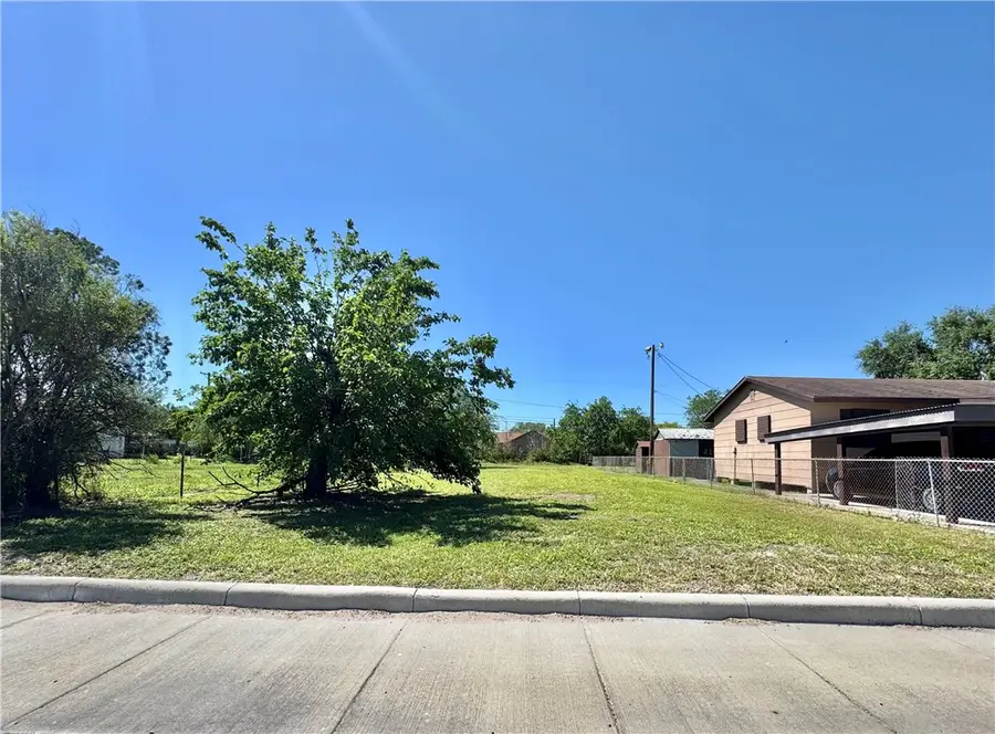 1221 E King Avenue, Kingsville, TX 78363 - Image #3