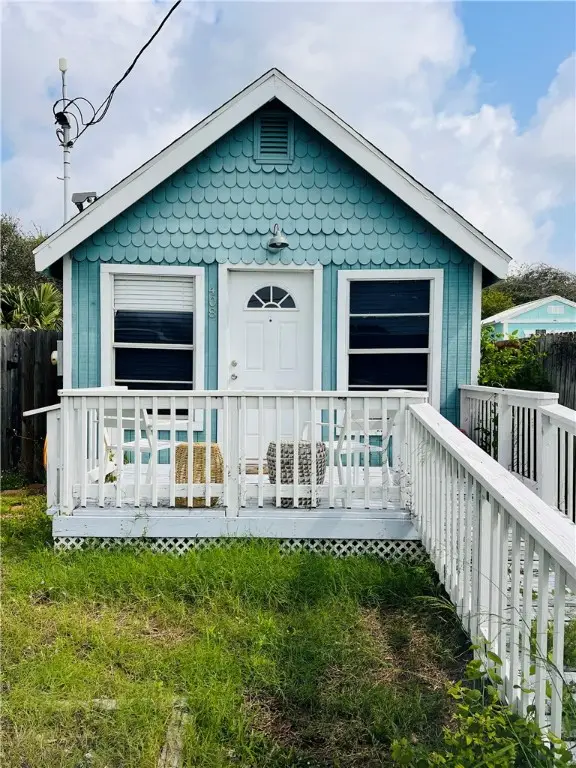 402 E Nopal Street, Rockport, TX 78382 - Image #2