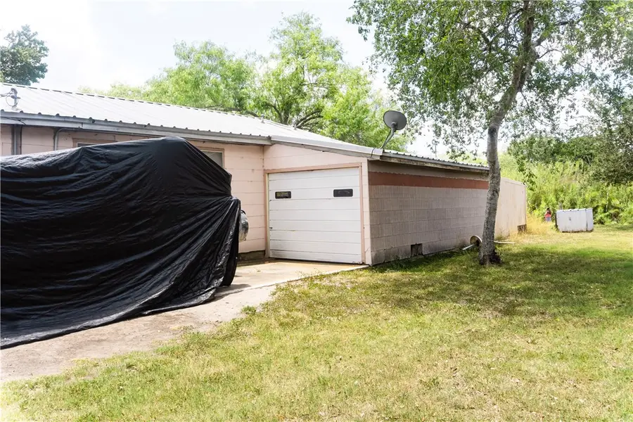 115 Lake Terrace Drive, Lake City, TX 78368 - Image #3