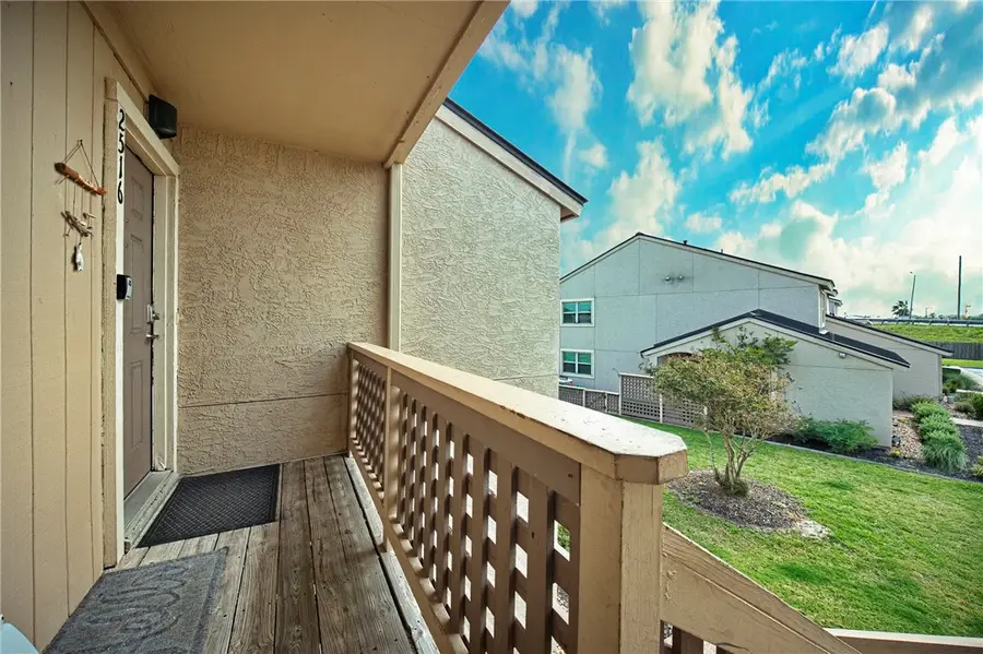 2516 Bayhouse Drive, Rockport, TX 78382 - Image #2