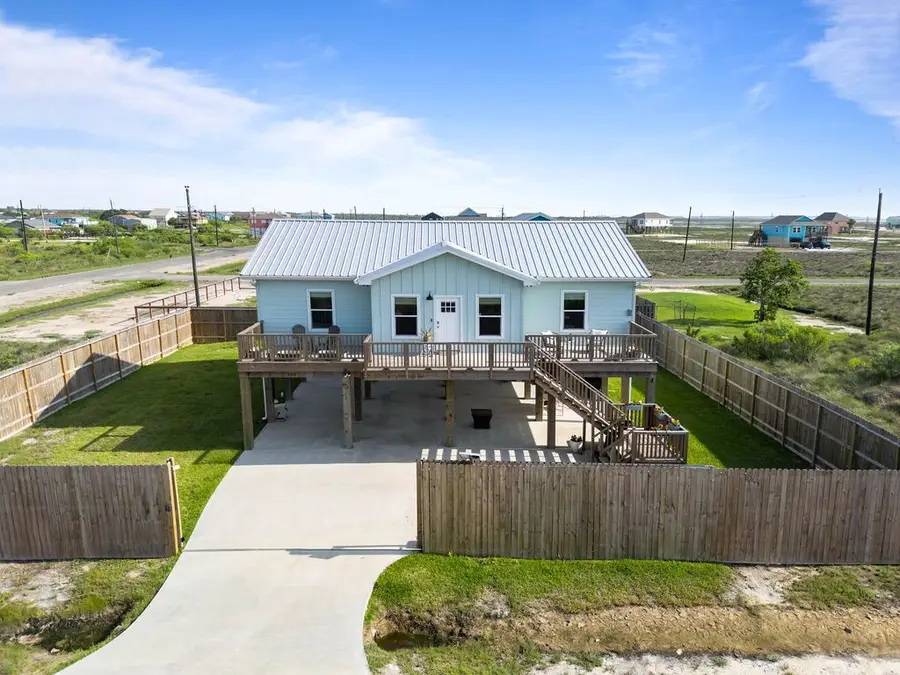 568 W Post Oak Lane, Rockport, TX 78382 - Image #2