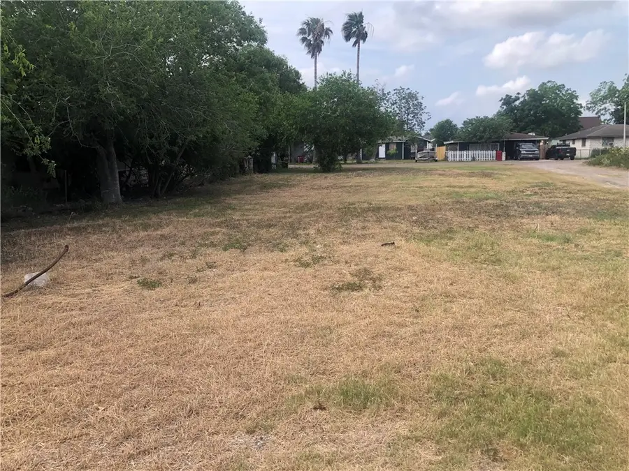 618 W Avenue E, Robstown, TX 78380 - Image #2