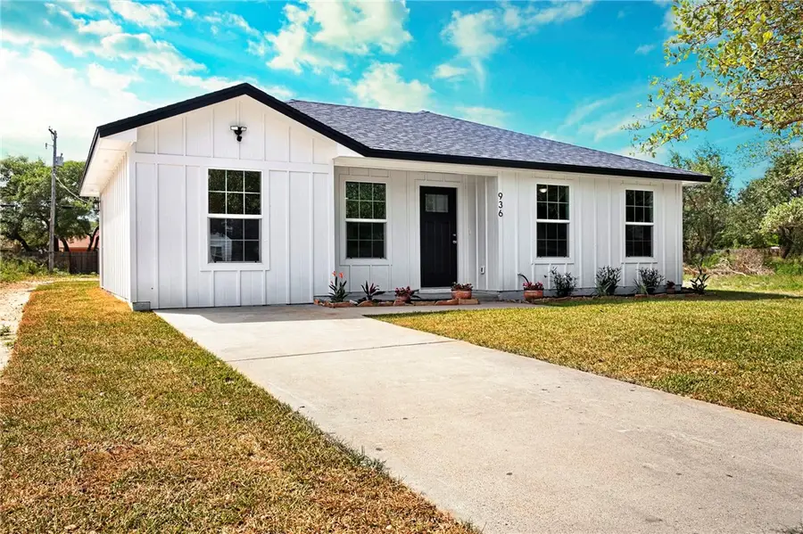 936 S 10th Street, Aransas Pass, TX 78336 - Image #2