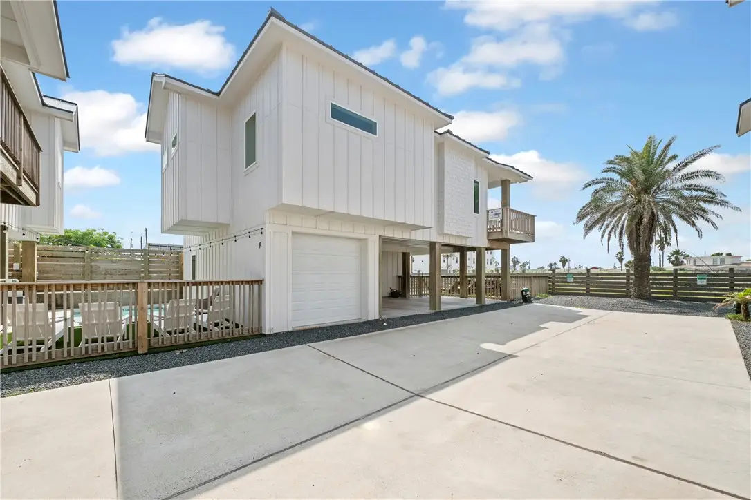 524 S 12th Street #F, Port Aransas, TX 78373 - Image #1