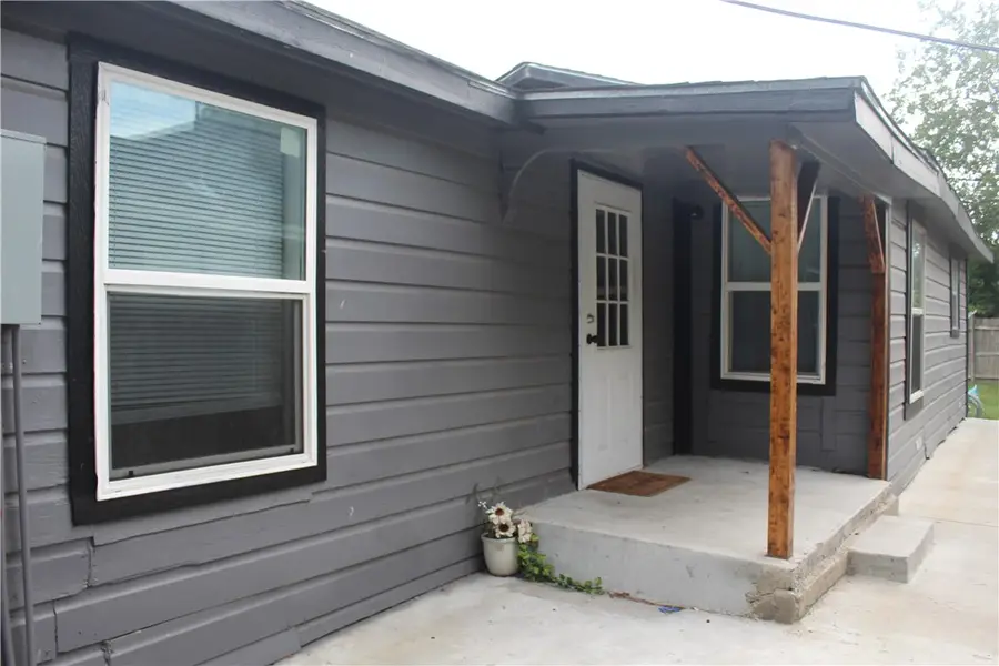 1110 Elgin Street, Corpus Christi, TX 78405 - Image #2