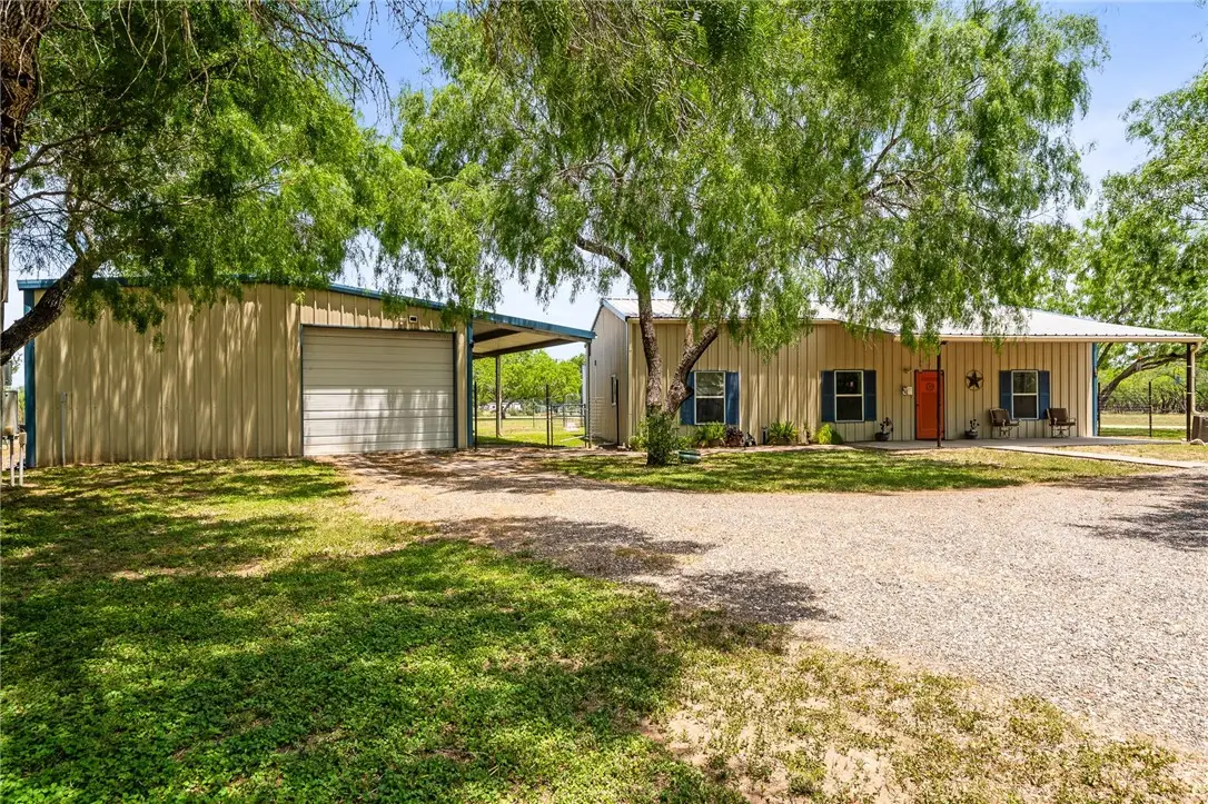 109 Frances Drive W, Three Rivers, TX 78071 - Image #1