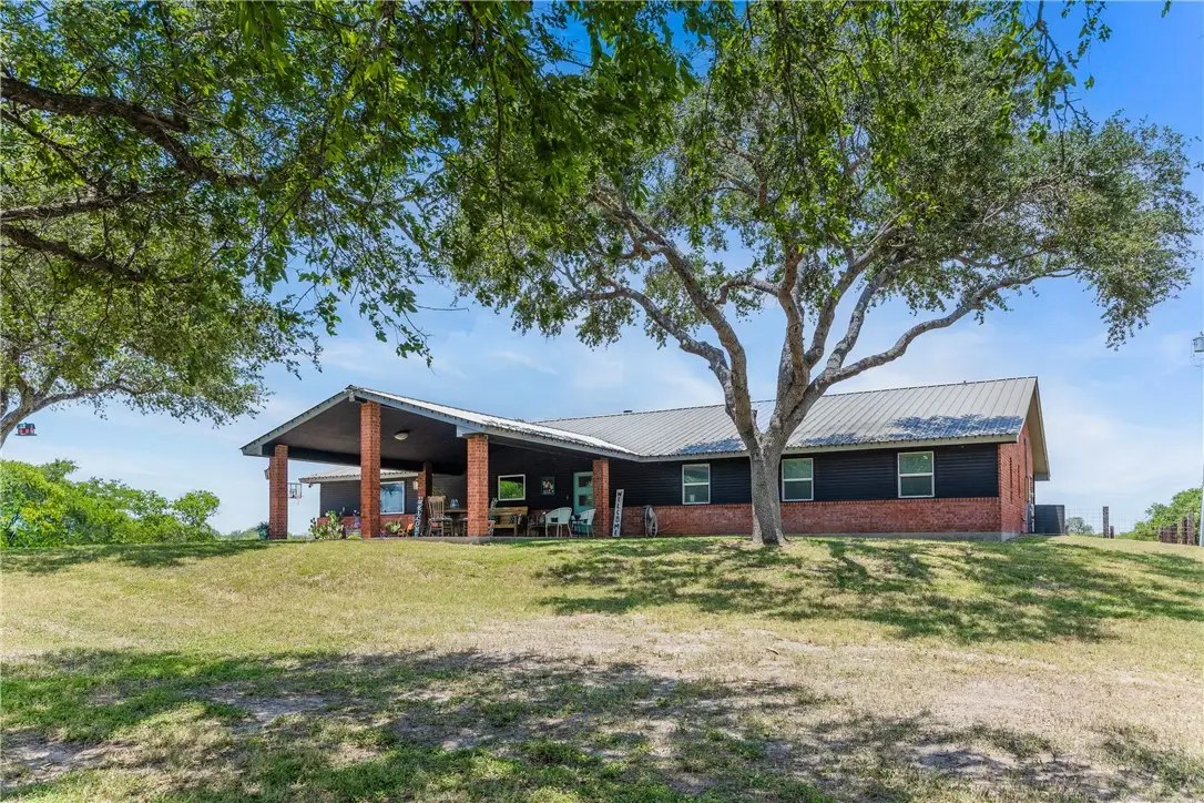 645 N Pirate Boulevard, Sinton, TX 78387 - Image #1