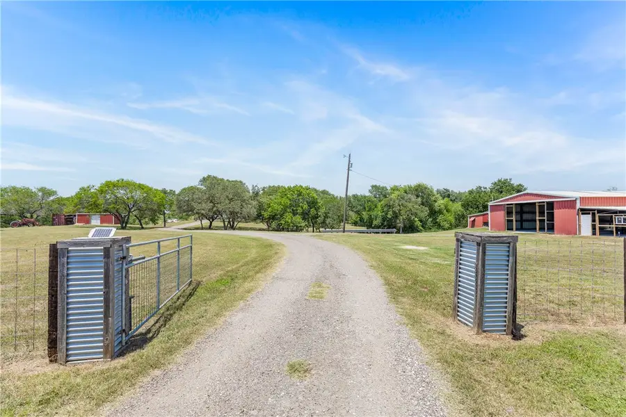 645 N Pirate Boulevard, Sinton, TX 78387 - Image #2