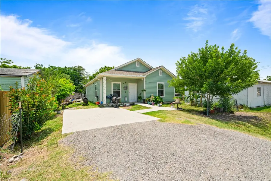 105 E Elm Street, Taft, TX 78390 - Image #2