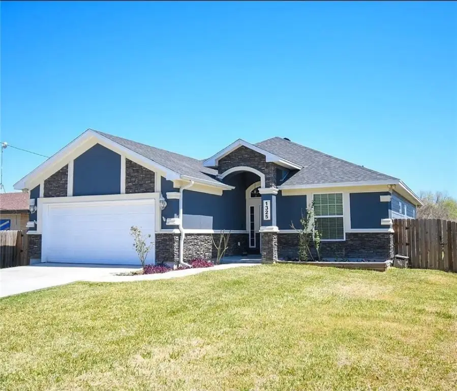 1325 S Mccampbell Street, Aransas Pass, TX 78336 - Image #1