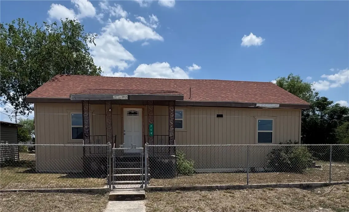 719 E Hahl Street, Freer, TX 78357 - Image #1