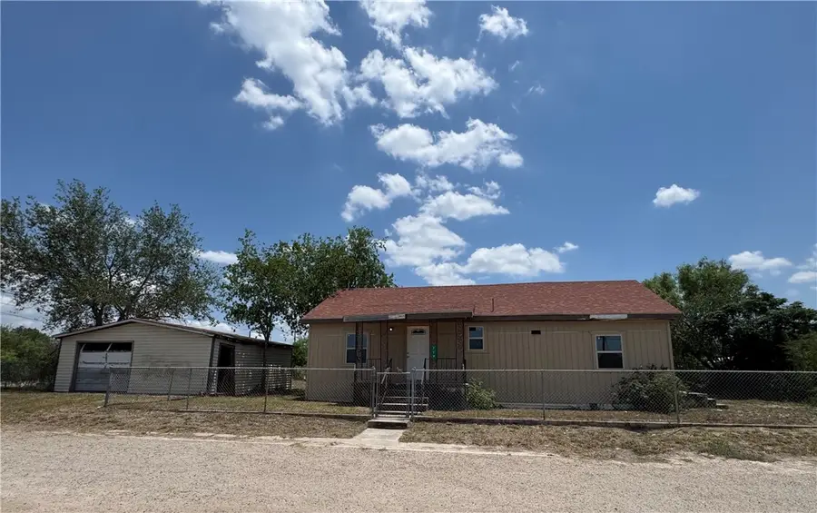 719 E Hahl Street, Freer, TX 78357 - Image #2