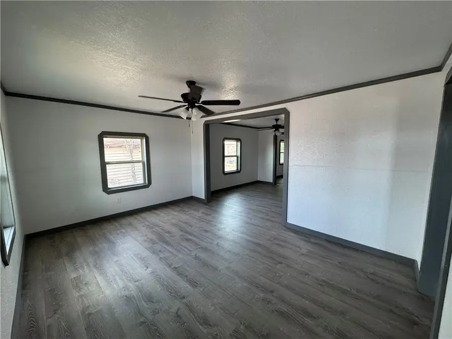 719 E Hahl Street, Freer, TX 78357 - Image #3