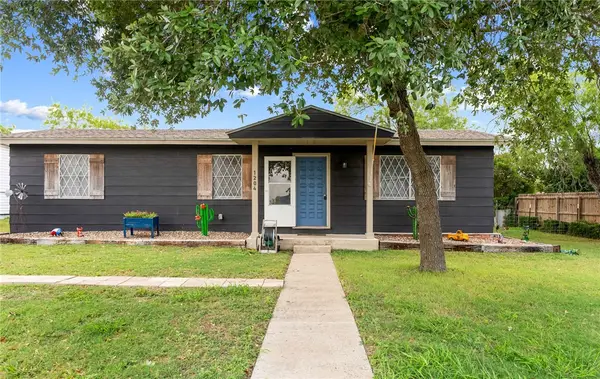 1204 Fannin Street, George West, TX 78022