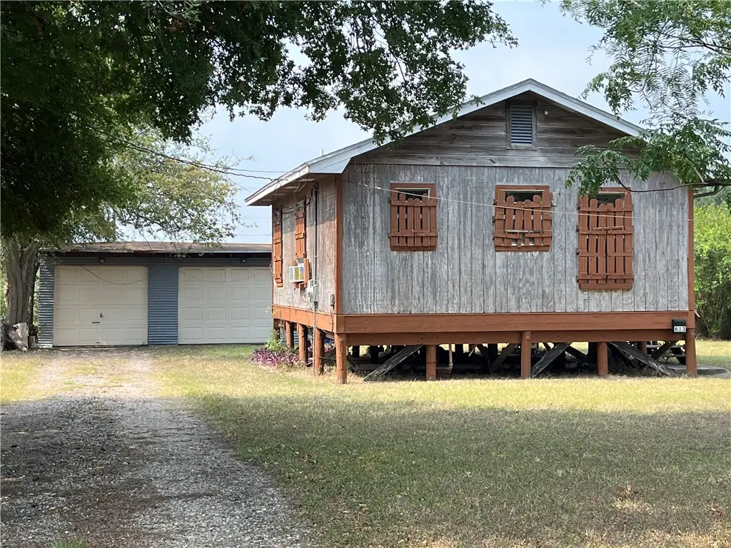 613 W Market Street, Sinton, TX 78387 - Image #1