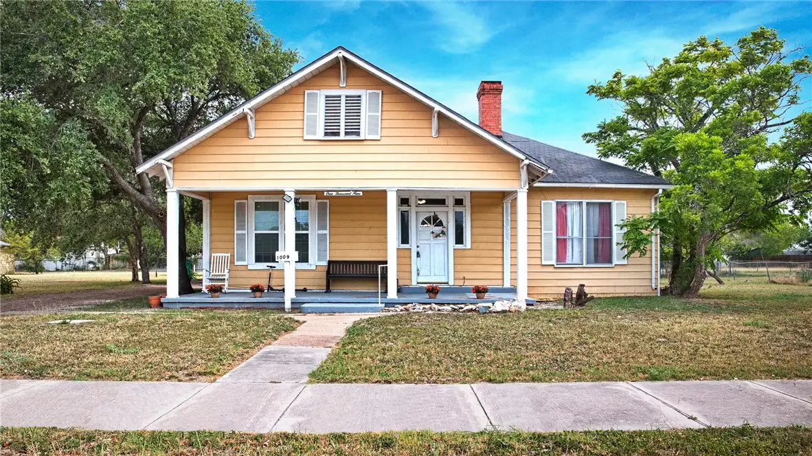 1009 E Sinton Street, Sinton, TX 78387 - Image #1