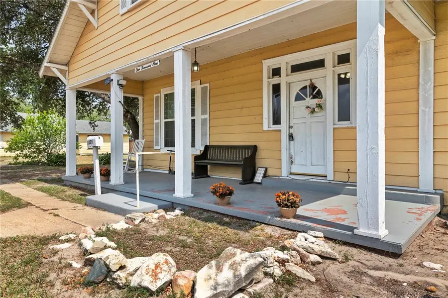 1009 E Sinton Street, Sinton, TX 78387 - Image #3