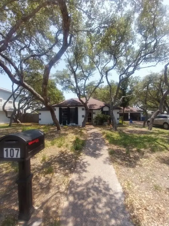 107 Cherry Hills Drive, Rockport, TX 78382