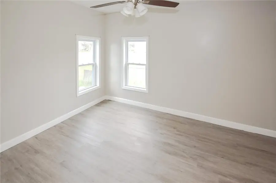 105 E Cornwall Street, Rockport, TX 78382 - Image #3