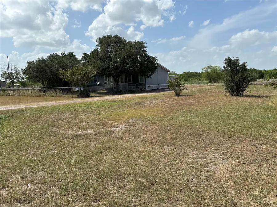 568 Jennifer, Orange Grove, TX 78372 - Image #2