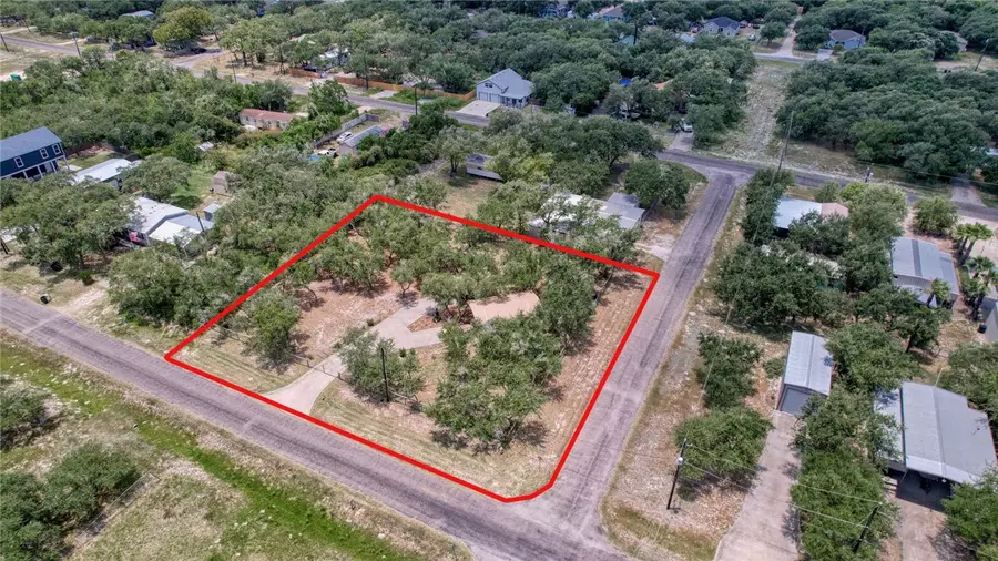 527 N Traylor Avenue, Rockport, TX 78382 - Image #3