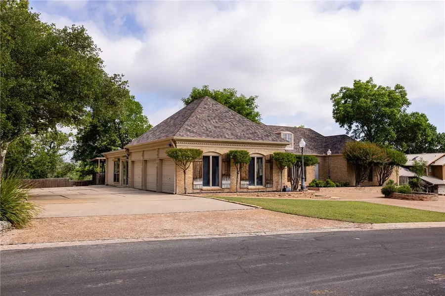 418 N Coronado Drive, Kerrville, TX 78028 - Image #3