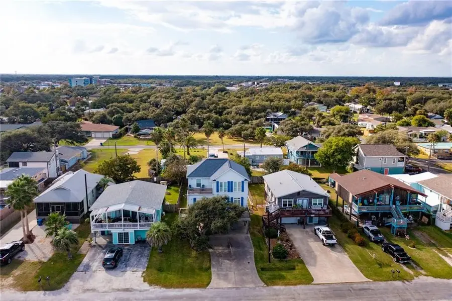 207 S 2nd Street, Rockport, TX 78382 - #2