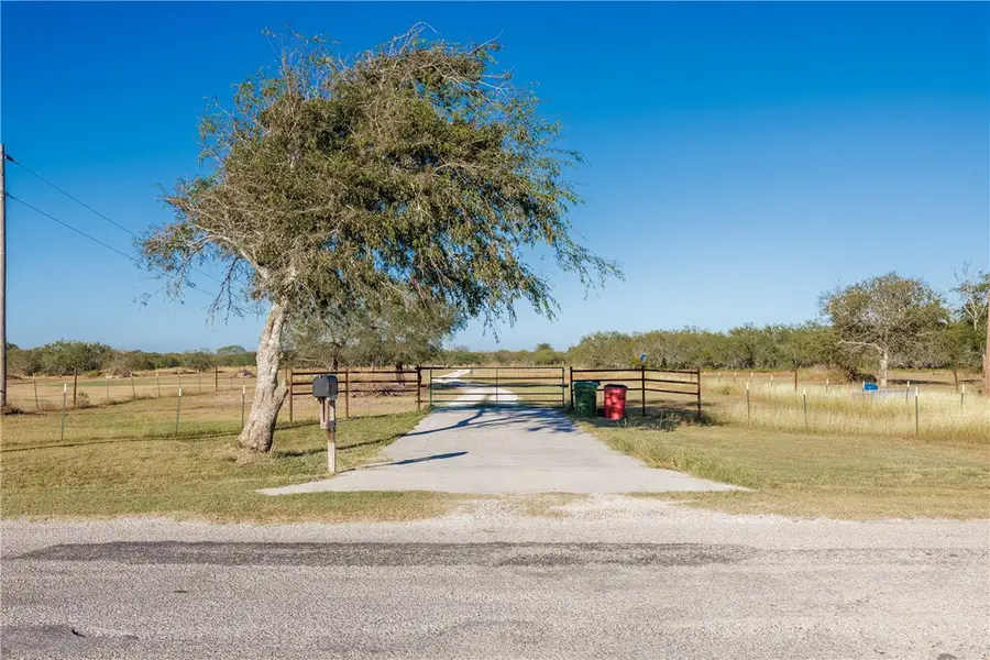 853 S County Road 307, Orange Grove, TX 78372 - Image #3