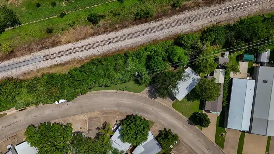 512 Brazos Harbor Circle, Granbury, TX 76048 - Image #3