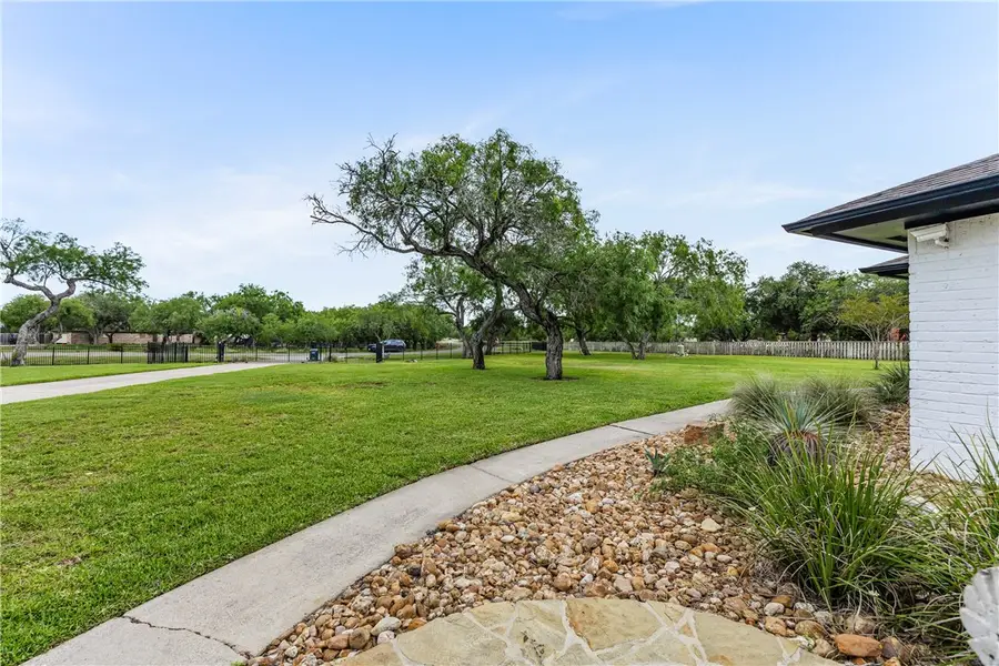 4069 Bobwhite, Robstown, TX 78380 - Image #3