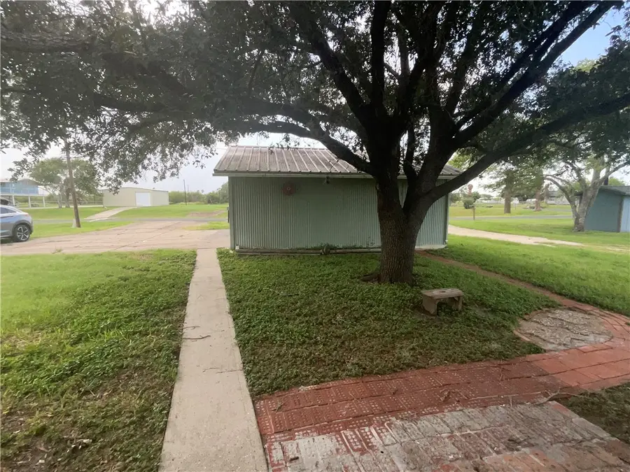 105 Canal St, Mathis, TX 78368 - Image #3