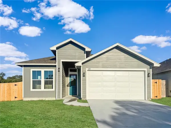 101 Broad Oak Drive, Rockport, TX 78382