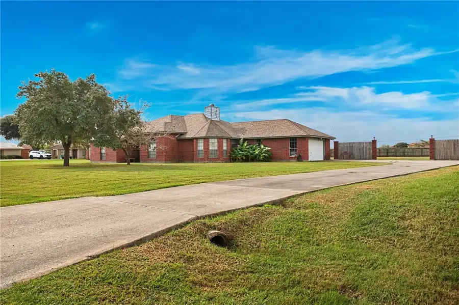 2133 Riata Drive, Corpus Christi, TX 78418 - Image #2