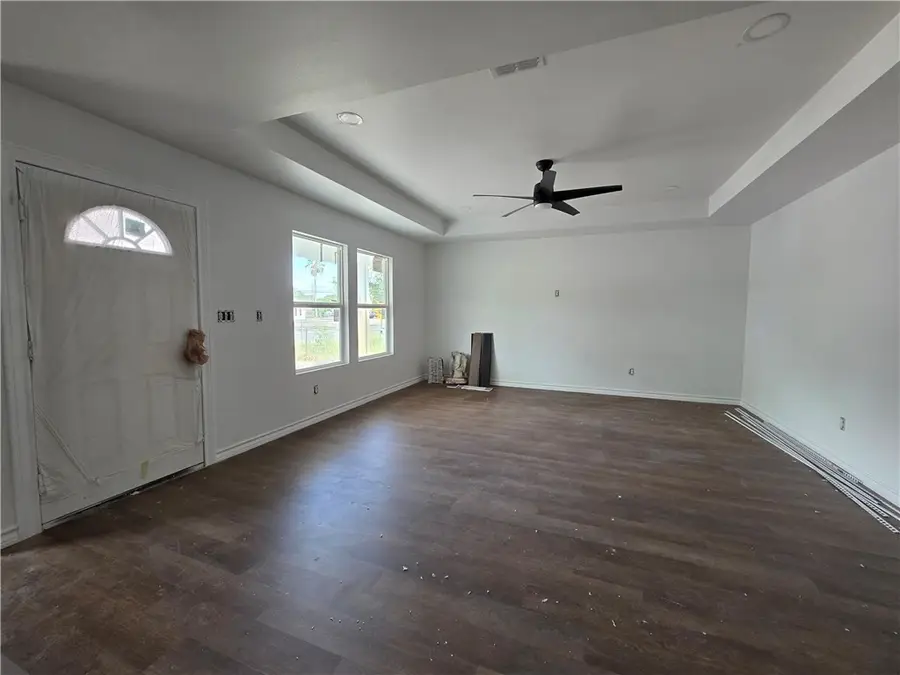 1018 Beechcraft Avenue, Corpus Christi, TX 78405 - Image #2