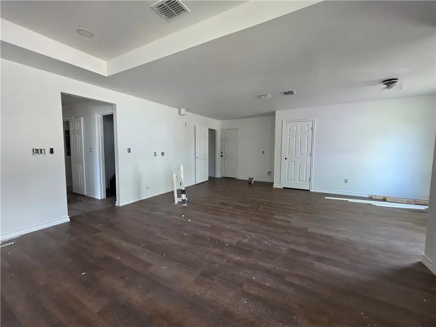 1018 Beechcraft Avenue, Corpus Christi, TX 78405 - Image #3