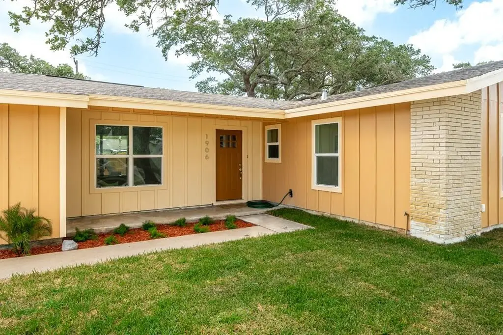 1906 Cochran, Rockport, TX 78382 - Image #1
