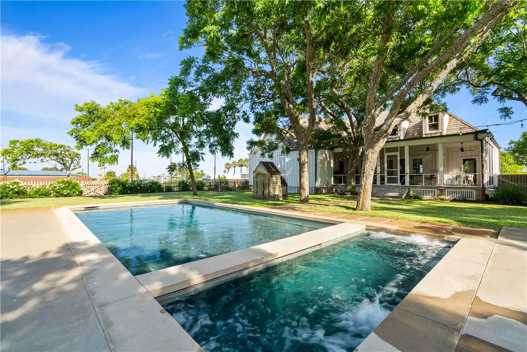 203 N Magnolia Street, Rockport, TX 78382 - #1