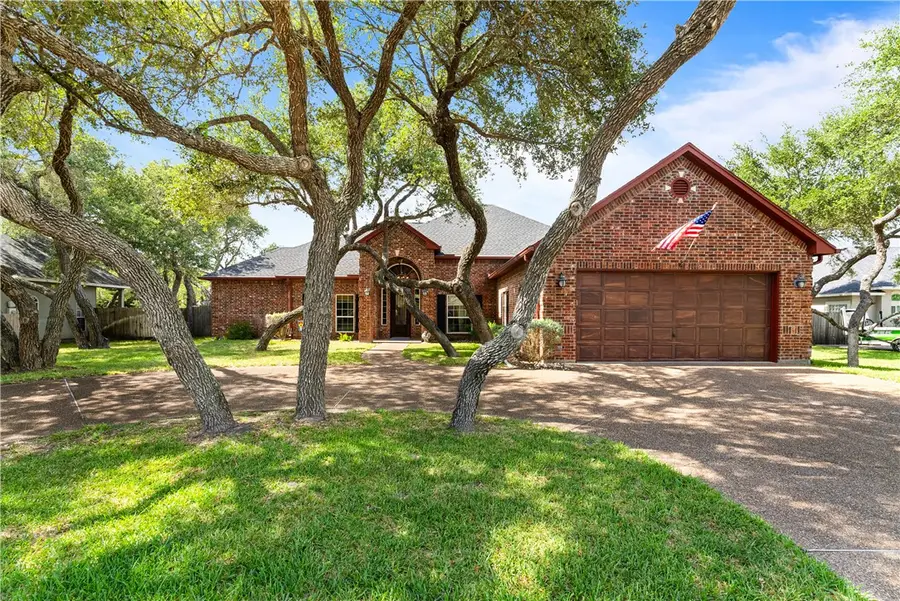 111 Forest Hills Drive, Rockport, TX 78382 - Image #2