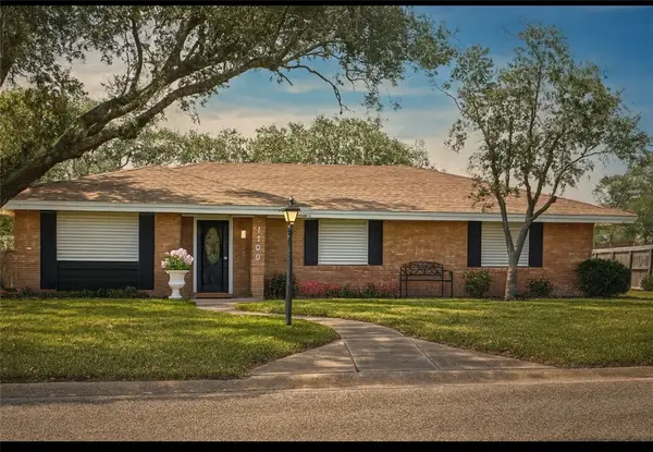 1109 Adeline Street, Sinton, TX 78387