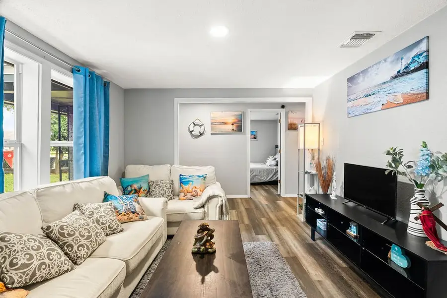 647 W Main Avenue, Robstown, TX 78380 - Image #3