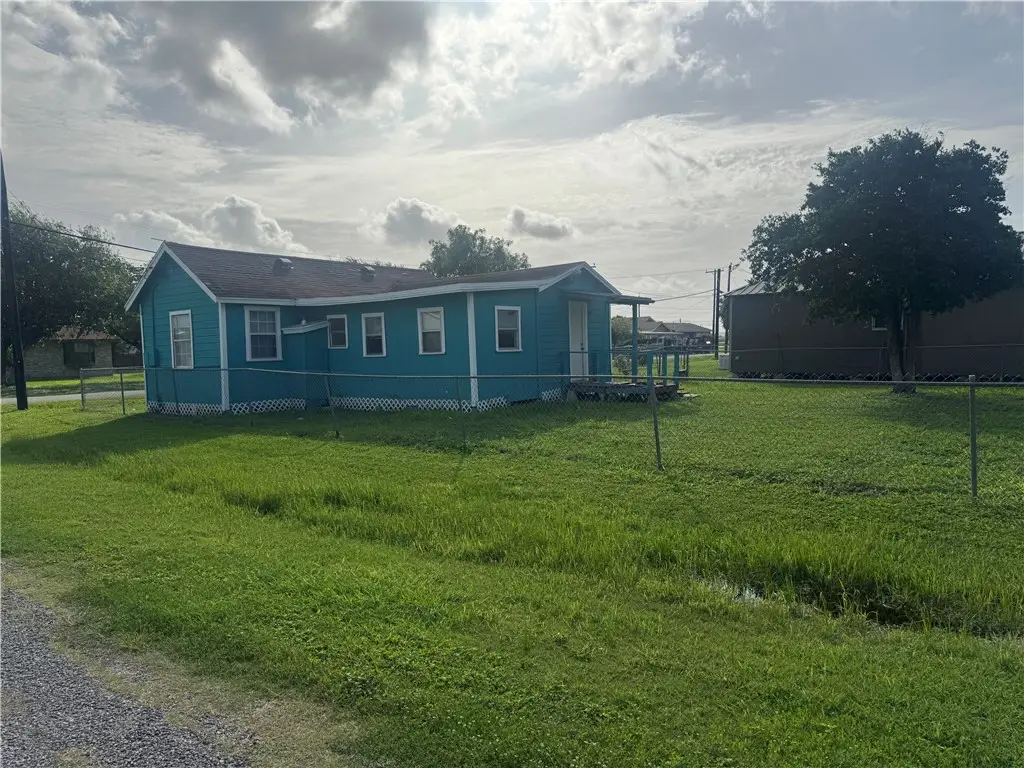 207 Franklin, Gregory, TX 78359 - Image #1