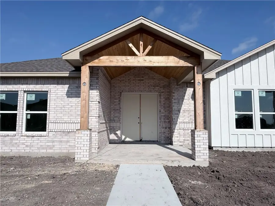 722 Mama Fefi Drive, Corpus Christi, TX 78414 - Image #2