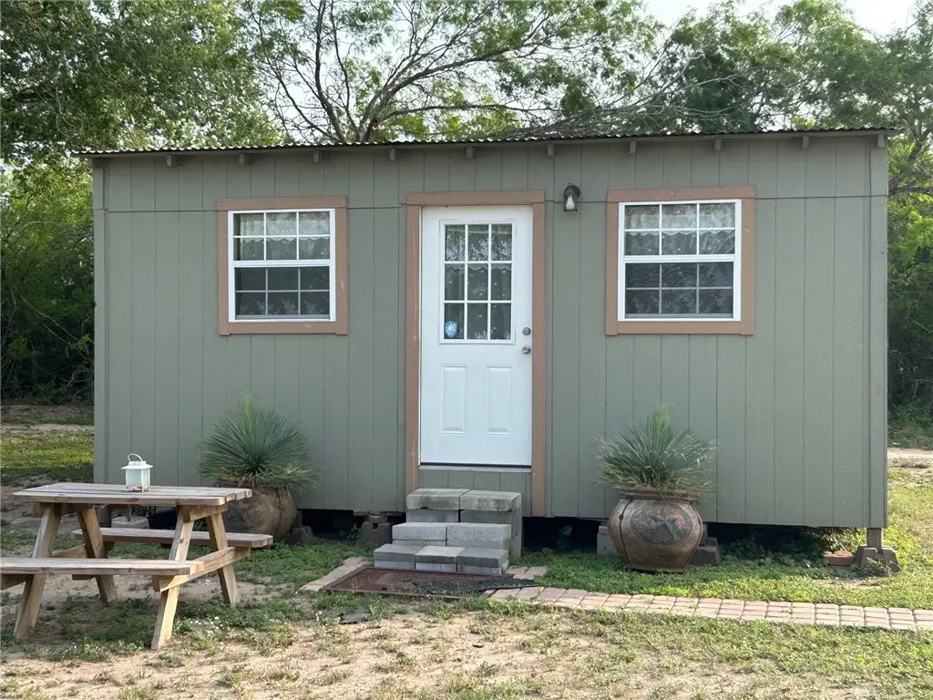 1616 Middle Road, George West, TX 78022 - Image #1