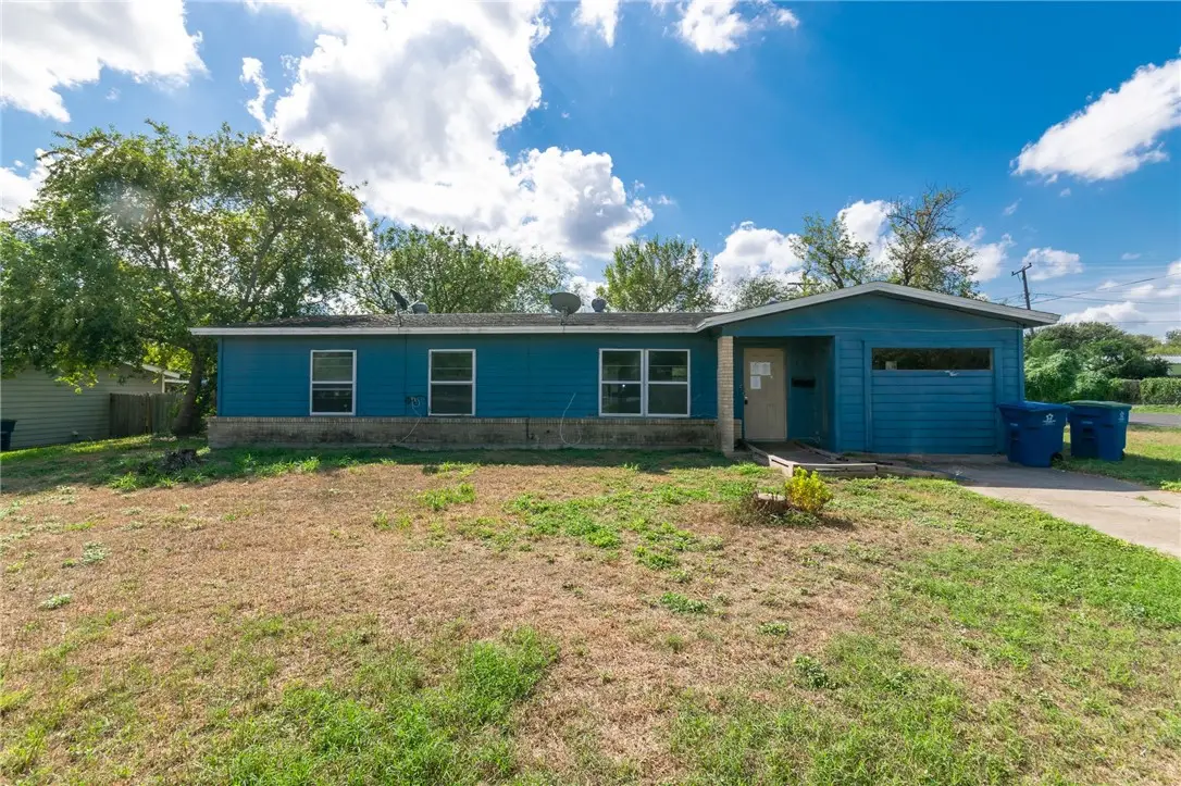 1500 E Bowie Street, Beeville, TX 78102 - #1