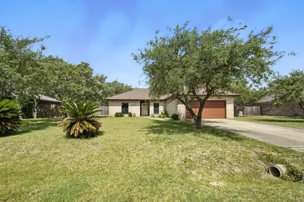 829 Redwood Avenue, Rockport, TX 78382